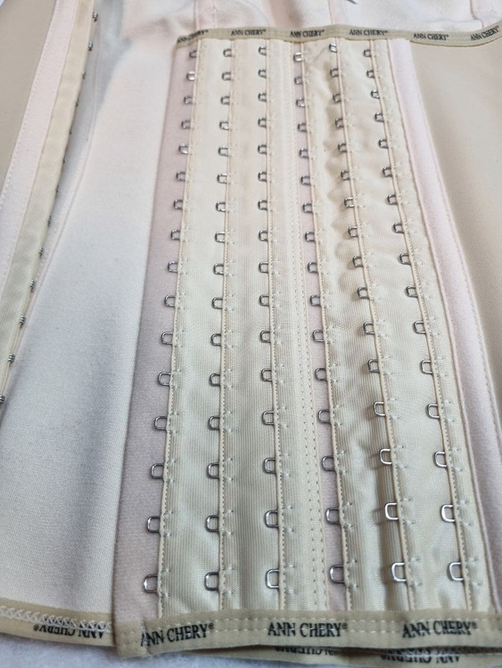 گن ساعت شنی مارک آن چری دو مدل گنی و تاپی ۹ قزنه و ۹ فنره دو رنگ کرم و مشکی