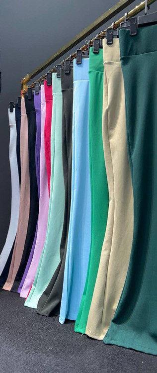 شلوار لگ بوتکات کبریتی بغل چاکدار قد ۱۰۵ فری در سایز ۳۸ تا ۴۰ و ۴۲ تا ۴۶