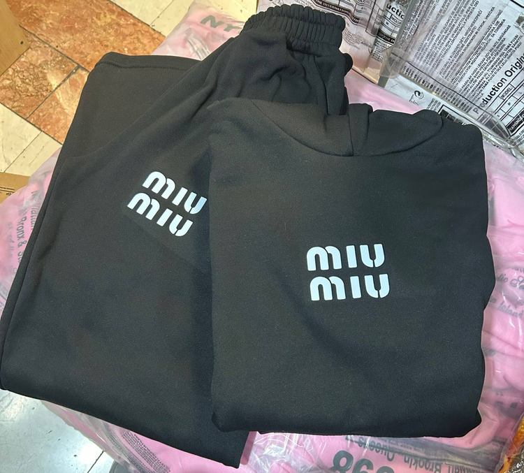 B&T ست هودی و شلوار miumiu دورس تو کرکی فری سایز 36 تا 44 ایزی شاپ آنلاین