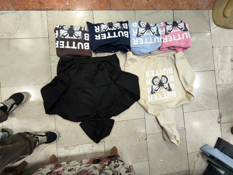 B&T سویشرت جلو زیپ کلاه داره پشت ستاره تو کرکی فری سایز ۳۶ تا ۴۴ قد حدودا ۷۰ ایزی شاپ آنلاین